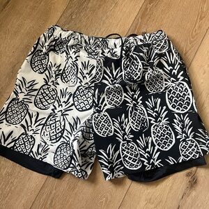 Chubbies 5.5 inch pineapple shorts